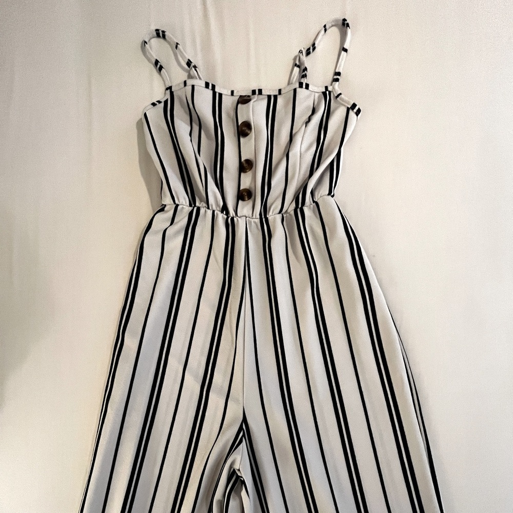 Long white/black jumpsuit. Covers ankles.